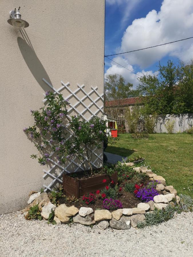 Gite 4 Etoiles Avec Hebergement Insolite - 10 Personnes Foussais Kültér fotó
